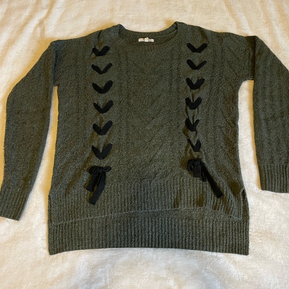 Maurices Sweaters - Maurice’s sweater with bow detail